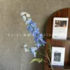 Flores Artificiais Hastes Longas Delfínio Phalaenopsis Jacinto Arranjo Floral de Teto para Salão de Casamento Teto Alto Materiais Florais Fabricante Atacado
