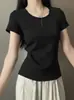 Camiseta Amarela Clara com Gola U e Manga Curta para Mulheres, Verão 2026, Corte Slim, Valoriza a Silhueta, Elegante, Camiseta Base para Usar por Baixo