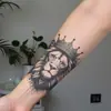 Adesivos de Tatuagem Temporária Cruzados com Cabeça de Leão Herbal para Homens, À Prova d'Água, Duradouros, Tipo Suco, Design de Alto Padrão Rei Leão para Braço, Dorso da Mão, Pescoço, Realista