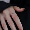 Diseño de Estilo Simple Amante Dulce Anillo Mobius Geométrico Tridimensional Abierto Tejido Hueco Anillo de Pareja