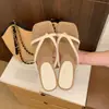 Sandalias tanga de tiras finas estilo diseñador Chuyuji para mujer, nuevo modelo de verano 2026, sandalias de tacón grueso y punta cuadrada