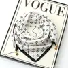 Nuevo Estilo Popular de Internet Elegante Simple Avanzado "Bola Dorada Pequeña" Hebilla Magnética Algodón de Seda Bufanda Cálida Bufanda Cuadrada Pequeña Bufanda