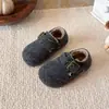 Outono 2026 Novos Sapatos Birkenstock Meninas Plus Veludo Quente Estilo Floresta Tendência Retrô Sapatos Moda Versátil Sapatos de Algodão para Crianças