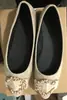 Novos Sapatos Femininos Primavera/Verão 2026: Mocassins Casuais de Bico Fino e Pontudo Estilo Coreano com Fivela Redonda, Sapatos Slip-On Preguiçosos para o Trabalho