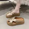 Sandálias Slip-On Elegantes e de Alta Qualidade para Mulheres, Adequadas para Combinar com Vestidos, Novo Estilo Verão 2026, Mules Fechados Vazados com Pérolas