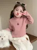 Camiseta listrada de gola alta para crianças, estilo outono e inverno, peça base versátil para meninas, top quente de fleece, manga longa para usar por baixo