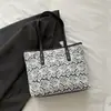 Bolso de Hombro Individual Nuevo de Personalidad de Moda 2026 Moda de Verano Casual Textura Gran Capacidad Bolso Tote para Mujer