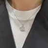 Popular Colar Vivienne Westwood Oslo Coração Embossado Saturno para Mulheres, Corrente Simples e Luxuosa Pequeno Saturno Clavicular