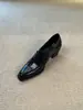 Mocassins quadrados retrô estilo francês para mulheres, com estética britânica, saltos grossos, couro macio e design de calçar fácil, tornando-os versáteis e adequados para o uso diário.