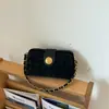Bolso de mano pequeño para mujer con cadena retro, nuevo bolso cruzado de moda para principios de otoño 2026, bolso de hombro elegante y chic, bolso cuadrado pequeño