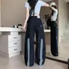 Jeans desconstruído em patchwork com bainha curva, moderno e ousado, com respingos de tinta e efeito desgastado, para homens e mulheres, com design único, corte solto, calça versátil de perna larga