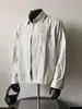 Popular diseño de rayas con bloques de color estilo coreano, camisa de hombros caídos, camisa holgada de corte limpio, nuevo estilo moderno para hombre