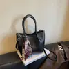 Bolsa tote de grande capacidade, minimalista e única - o novo design da moda de 2026, ostentando um visual estiloso, perfeita para uso casual, trabalho e deslocamento