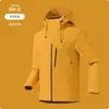 Chaqueta exterior 3 en 1 a prueba de viento e impermeable para hombre y mujer, con capucha, cuello alto, cierre magnético y construcción softshell; un conjunto de dos piezas adecuado para el montañismo