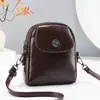Bolsa Transversal Feminina 2025 Nova Retrô Couro Encerado a Óleo Casual Zíper Dupla Camada Bolsa para Celular Casual Aba Ombro