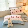 Un par de fundas de almohada de terciopelo de leche engrosadas para otoño e invierno, adecuadas para uso doméstico; fundas de almohada de forro polar de coral, almohadillas para adultos y fundas de almohada (se vende individualmente)