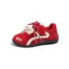 Nuevos estilos de primavera y otoño de zapatillas para niños: Zapatillas de running a la moda y versátiles para niñas, con una suela suave y antideslizante, perfectas para el uso casual y como unas "dad shoes" de moda.