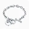 Pulsera de Acero Inoxidable con Forma de Corazón y Cierre de Pinza, Suministro Transfronterizo Europeo y Americano, Joyería Versátil Personalizada, Pulsera de Acero de Titanio de Moda al por Mayor