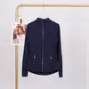 Jaqueta LULU DF com gola alta e logo, em estoque para entrega imediata, justa ao corpo, respirável, elástica, com zíper dourado, para fitness e esportes