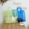 Bolsa de compras para roupas shopping center sacola de presente de compras loja de roupas moda bolsa de compras de plástico sacola de compras logo estampado