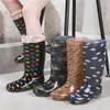 Botas de Lluvia de Moda Clásicas Amarillas Florales para Exteriores para Mujer, Botas de Lluvia de Caña Alta, Botas de Lluvia Largas de Tela Floral de Cristal, Zapatos de Goma de Seguridad para Trabajar en la Cocina para Mujer