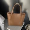 Bolsa Feminina Transversal Nova Couro Genuíno Outono/Inverno 2026, Versátil, Nicho, Alta Qualidade, Elegante, Simples, Casual de Ombro e de Mão
