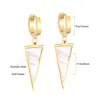 Brincos Triangulares de Personalidade Estilo Europeu e Americano, Tarraxas de Aço Inoxidável, Presilhas Elegantes de Concha Preta e Branca, Brincos de Designer, Transfronteiriço