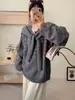 Suéter de Tricô Listrado com Gola Redonda e Detalhe em Cor Contrastante, Estilo College Novo Outono/Inverno 2026 para Mulheres, Pulôver Simples Casual Tendência