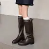 ¡Uso de dos maneras! Hebilla de cinturón popular, tacón grueso, botas de caballero de caña alta, botas largas de cuero empalmado de tacón medio nuevo con cremallera trasera