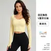 Nuevo estilo de top de yoga de manga larga antibacteriano con sensación de segunda piel, falso dos piezas con doble tirante, espalda abierta, copas fijas, ropa de fitness de cintura alta para mujer
