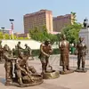 Escultura de Fibra de Vidrio de un Soldado del Ejército Rojo de Aspecto Cobrizo, Escultura Temática de Cultura Roja para Salón Conmemorativo Exterior, Plaza y Paisaje de Jardín