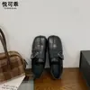 Mocassins retrô de couro genuíno estilo old money para mulheres, nova coleção outono 2026, sapatos de pele de porco com separação de dedos, sapatos pequenos de couro estilo britânico com bico quadrado