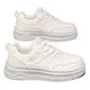 Zapatos de Hombre Estilo Nuevo Verano Gama Alta Versátiles Blancos Tenis Casuales de Piel Deportivos Aumentadores de Altura Zapatos Blancos Zapatos de Moda