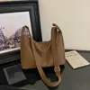 Bolso de mano nuevo para mujer 2026 transfronterizo, un bolso tote ligero y lujoso de gran capacidad, perfecto para el otoño, versátil para el trabajo diario y se puede llevar al hombro o cruzado.