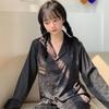 Pijamas de pareja con estampado de leopardo negro de alta calidad para mujer, seda fina de hielo de verano 2024, nueva ropa de hogar de seda para hombre para primavera y otoño
