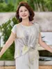 Moda Verão para Mães Blusa de Cetim de Seda que Cobre a Barriga Conjunto de Duas Peças Conjunto de Camiseta de Alto Padrão com Sensação de Gelo para Mulheres de 50 Anos