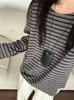 Camiseta retrô listrada de manga longa escovada estilo japonês para mulheres, outono/inverno, corte solto, gola redonda, versátil, camada base casual