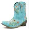Modelo de comercio exterior otoño 2026 zapatos de mujer, punta fina bordados 40-43 talla grande botas de cuero, botines cortos estilo Martin para mujer