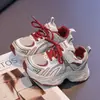 Sapatos para meninas, primavera de 2025, novos calçados esportivos infantis antiderrapantes, respiráveis, para estudantes e meninos, tênis de corrida para pais