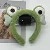 Diadema de peluche de rana de dibujos animados igual que Lin Xiaozhai, diadema de rana verde con corazón, accesorios, venta directa de fábrica