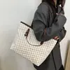 Bolsa Grande Casual e Fashion para Mulheres 2025 Primavera Nova Tendência Bolsa Tote Bolsa de Ombro Grande Capacidade para o Dia a Dia