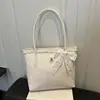 Bolsa de Hombro Grande de Moda con Adorno de Encaje, Texturizada, Versátil, Nueva Colección Verano 2026