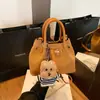 Bolso Cesta de Verduras Retro para Mujer 2025 Nuevo Moda Bolso Cubo de Mano de Ante Bolso Cruzado de Gama Alta para Otoño e Invierno