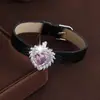 Pulseira de Couro Ajustável com Zircônia em Forma de Coração, Folha Europeia e Americana Tendência Nova, Pulseira Feminina Fashion e Estilosa