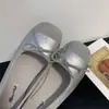 Zapatos de mujer para aumentar la altura, nuevos bailarinas de estilo francés otoño 2026 para combinar con faldas