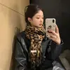 Bufanda con borlas de leopardo retro, dulce y fresca, para mujer, estilo Spice Girl del nuevo milenio 2024, otoño e invierno, chal grueso y cálido.