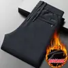 Modelo de comercio exterior Otoño/Invierno 2026, pantalones de pana con forro polar y grosor extra, versátiles para hombre de pierna recta, cómodos y cálidos, pants casuales