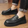 Mocasines Gruesos de Bloques de Color para Mujer Otoño 2026 Moda Contraste Blanco y Negro Slip-On Tacón Grueso Zapatos de Piel