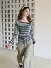 Top de malha canelada com listras color-block e ombros à mostra para mulheres, estilo old money, design de outono, afina a silhueta e valoriza o corpo.