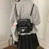 Bolso de mano de diseño de nicho de alta gama conveniente para salir, mochila versátil para el trabajo, nueva moda primavera 2026